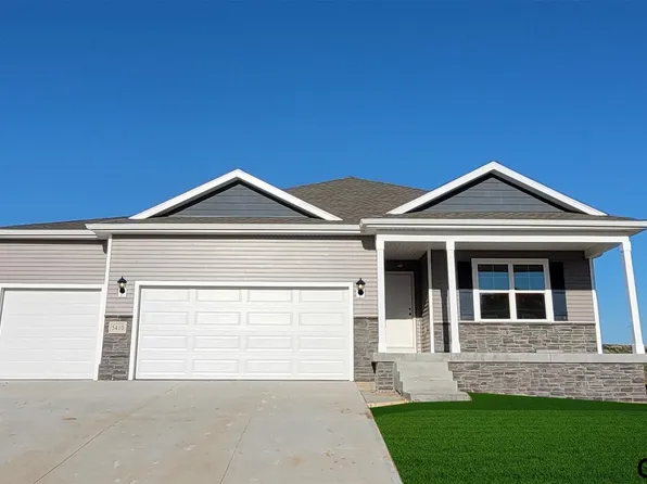 18412 Cary St, Omaha, NE 68136