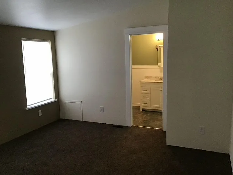 409 S Foote Ave — Photo 9