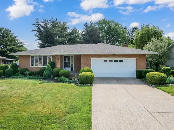 5795 Mural Dr, Seven Hills, OH 44131