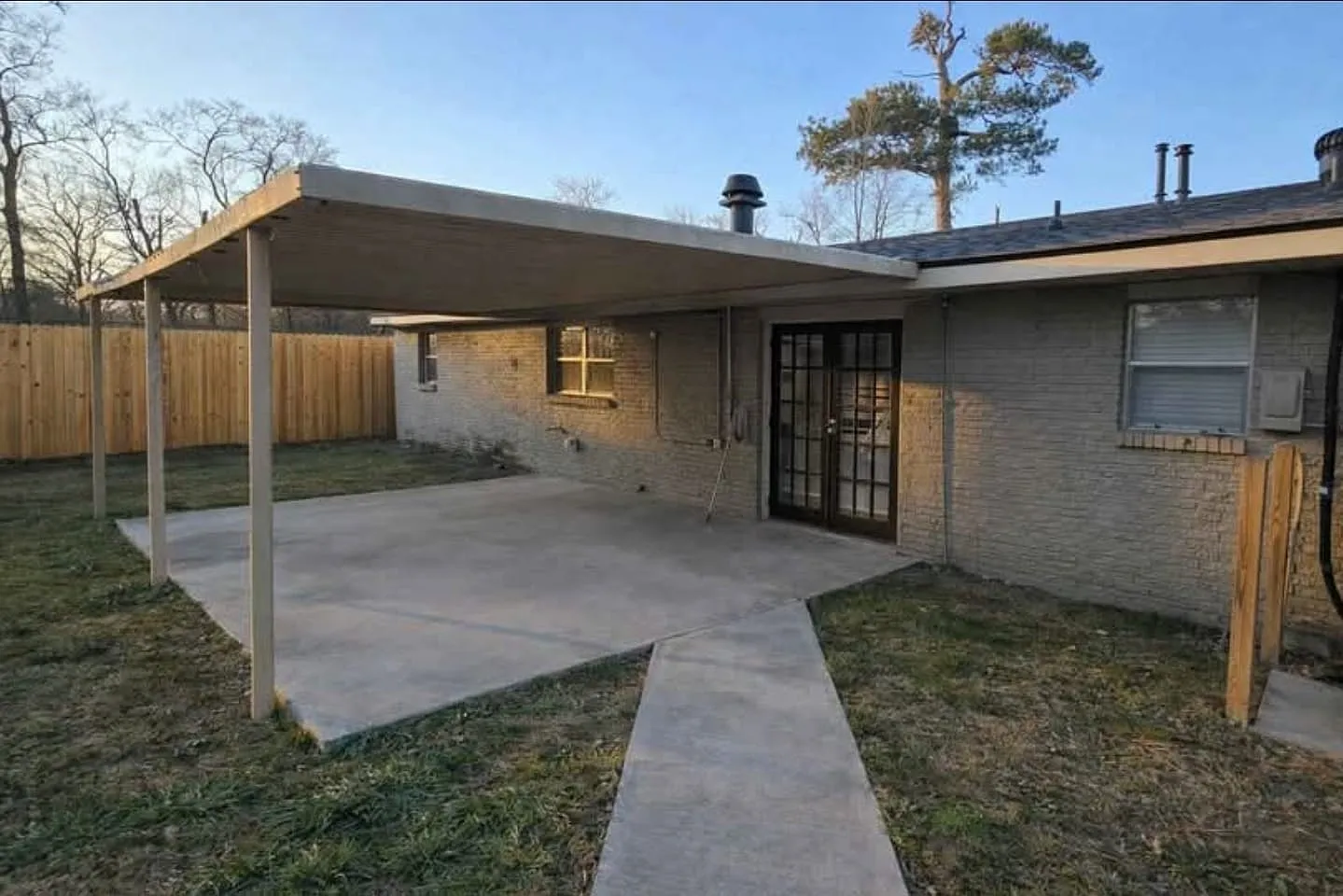 5 bed, 1955 sqft, $2,000 — Photo 3