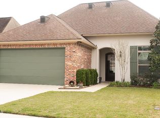 111 Golden Cypress Dr, Youngsville, LA 70592