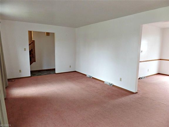 4th image of 18 Centennial Dr