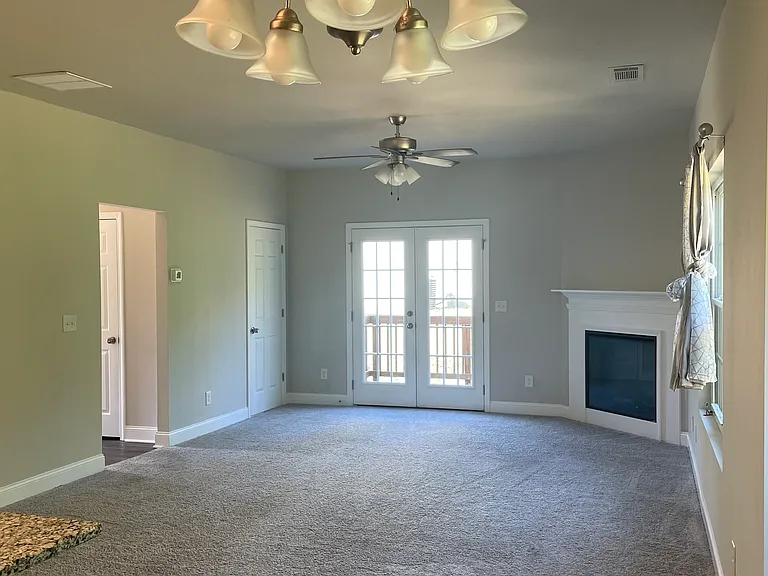 410 Katie Ln — Photo 8