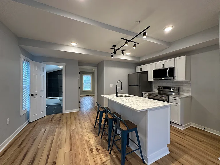 128 Caroline Ave #2 — Photo 16