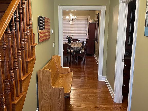 2nd image of 125 Courtney Ct