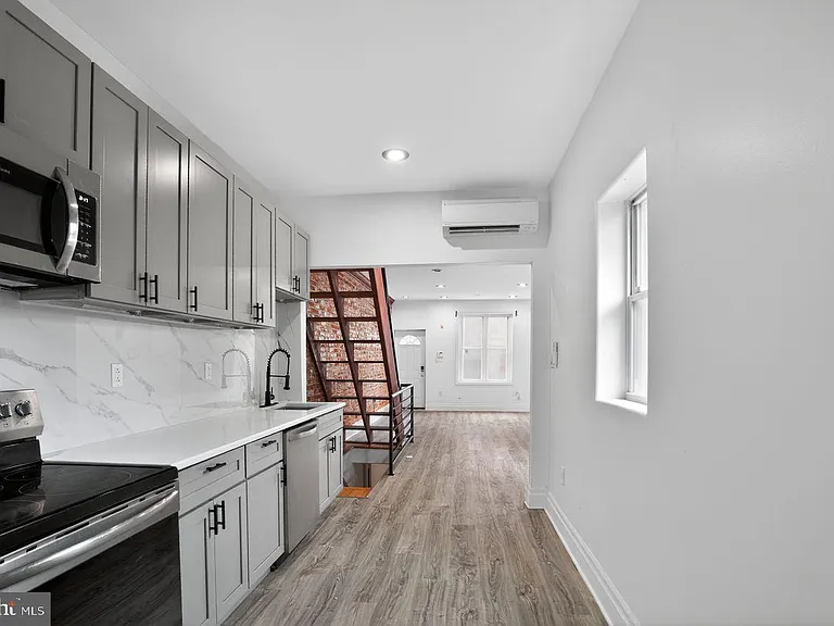 1302 N Dover St — Photo 21