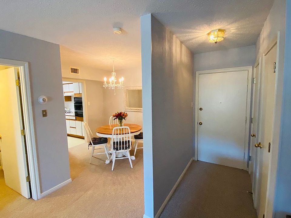 Entry, dining room