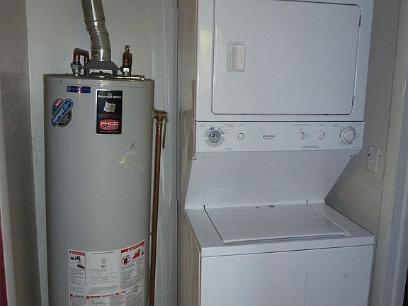2nd image of 1007 E Wood Ave