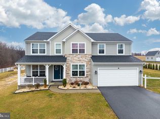 25 S Brick Ln, Elverson, PA 19520