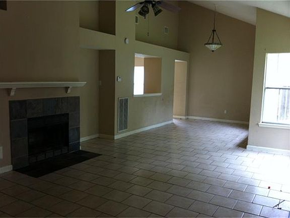 5th image of 8542 Lake Crystal Dr
