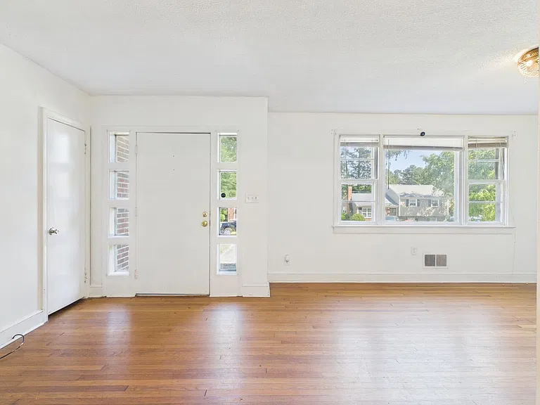 910 Northampton Rd — Photo 5