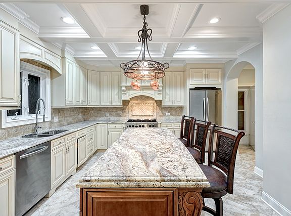 4th image of 19407 W Forest Ln