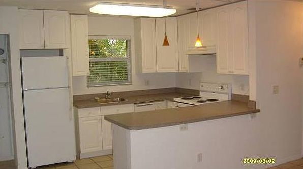 2nd image of 909 NE 22nd Dr APT 2