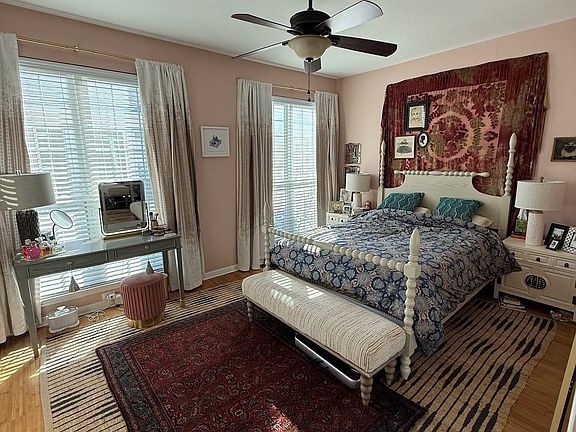2nd image of 4424 Holland Ave #305