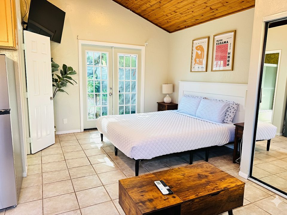 1st image of 5256 La Jolla Blvd #1