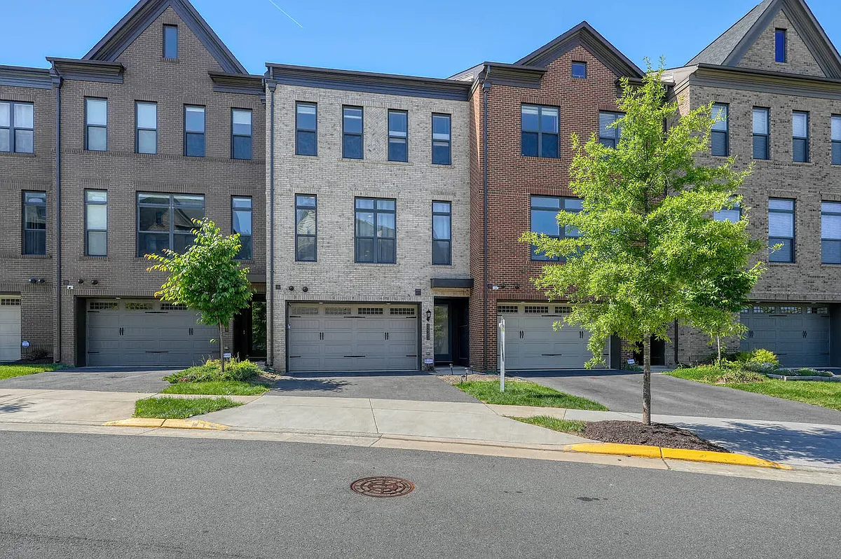 Building Photo - 12305 W Oaks Dr