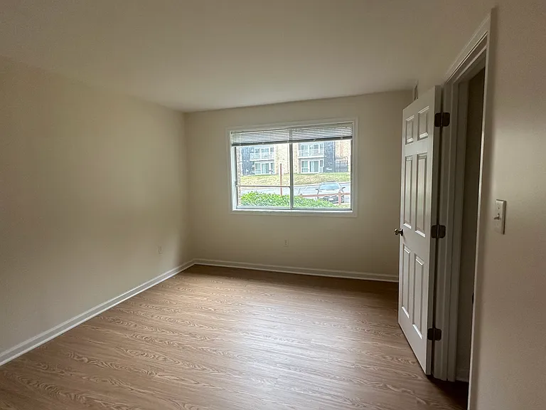 5402 85th Ave #104 — Photo 29