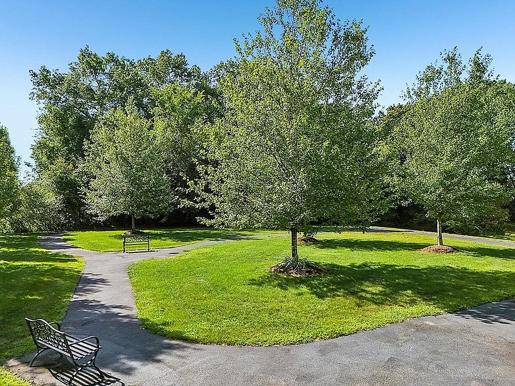 Allards Grove — Photo 3