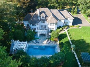 165 Weeburn Dr, New Canaan, CT 06840