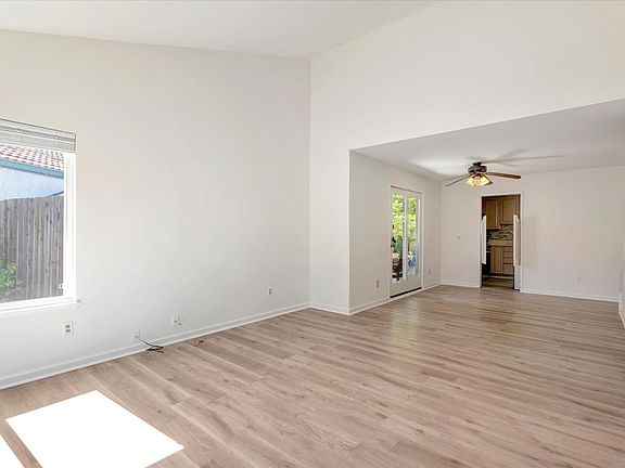 5th image of 490 Lanfair Cir