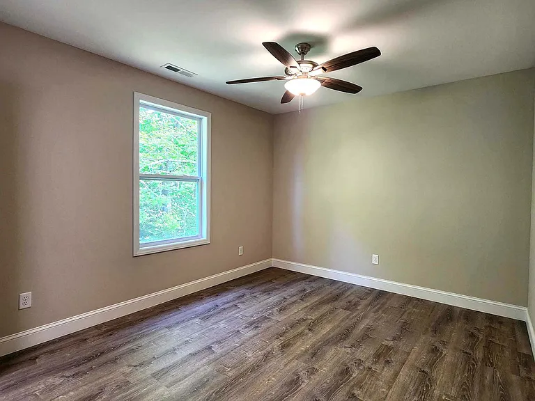 127 Hawthorne Dr — Photo 4
