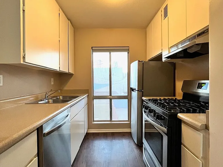 1701 W Tuckey Ln #225 — Photo 9