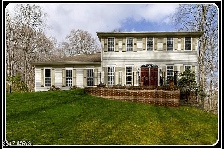 1st image of 105 Wateredge Ln