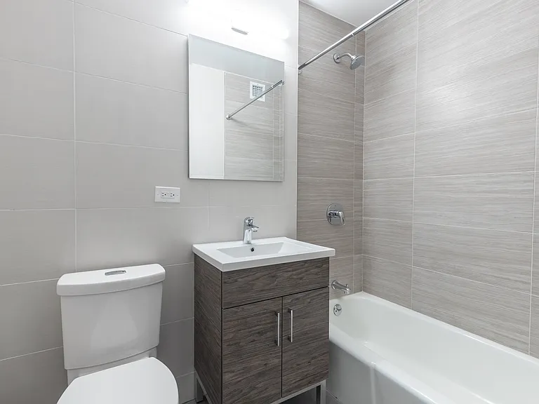 235 W 48th St #14J — Photo 4
