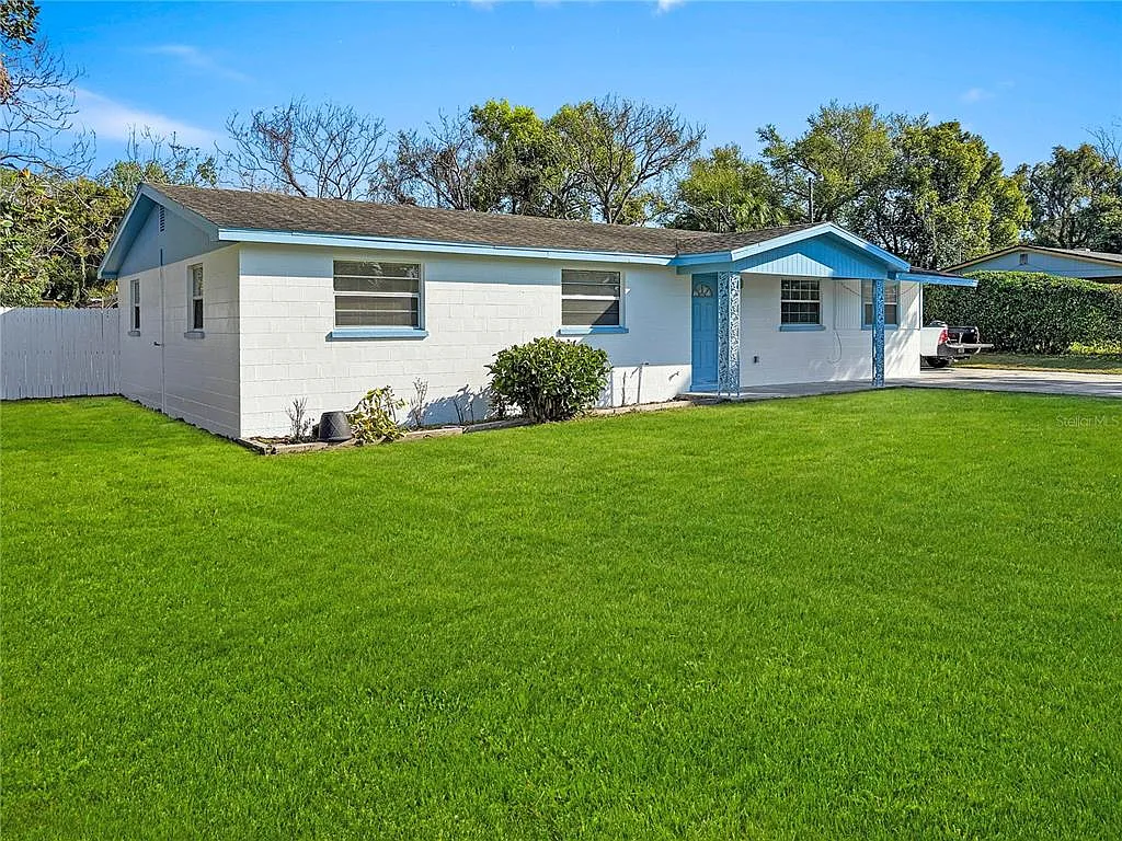 3 bed, 2.0 bath, 1204 sqft, $2,000 — Photo 2