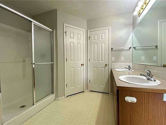 4th image of 3934 W Lilac Dr