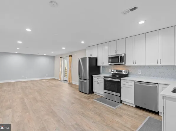 25549 Byrnes Crossing Dr, Chantilly, VA 20152