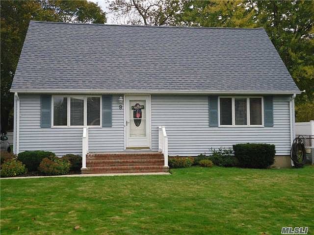 1st image of 9 Dianne Ave