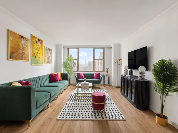 301 East 79th Street image 2 of 11