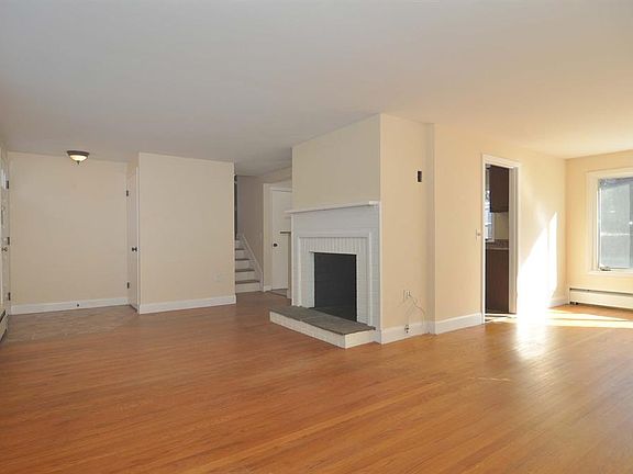 4th image of 774 Oaklawn Ave