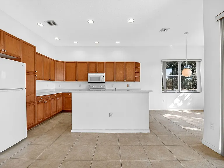 2431 Westmont Dr — Photo 16