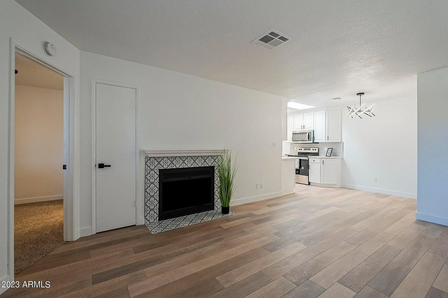 2 bed, 863 sqft, $1,695 — Photo 3