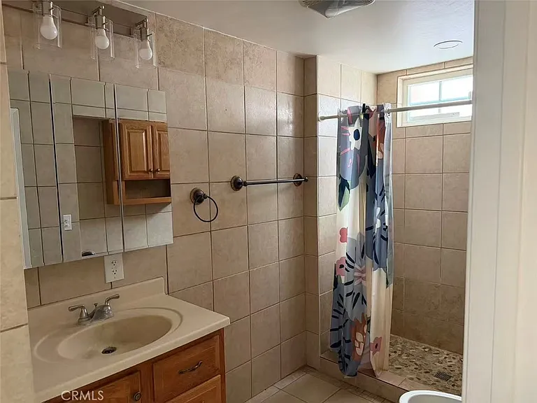 6137 Camellia Ave — Photo 6