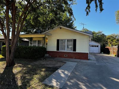 829 Yale St, River Oaks, TX, 76114