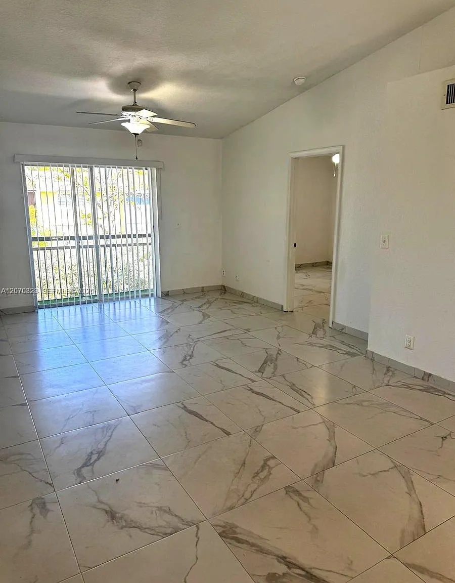 Gardens Of Sunrise Condo — Photo 4