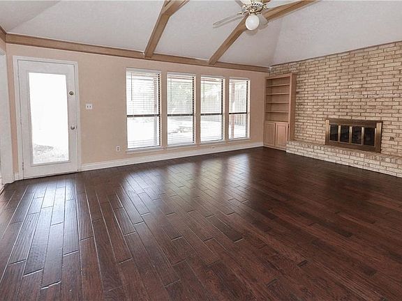 5th image of 815 Green Brook Dr