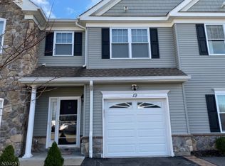 19 Red Oak Ct, Wanaque, NJ 07420
