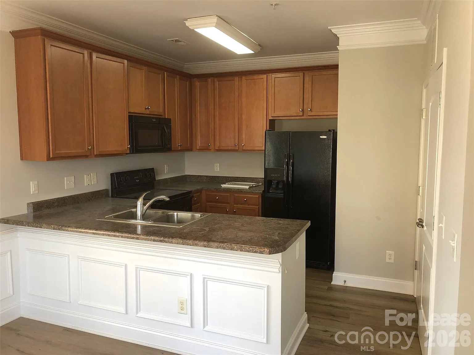 3 bed, 2.5 bath, 1300 sqft, $1,600 — Photo 2
