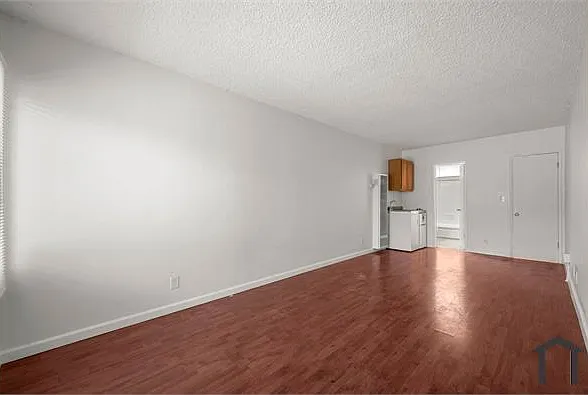 Studio, 450 sqft, $2,041 — Photo 4
