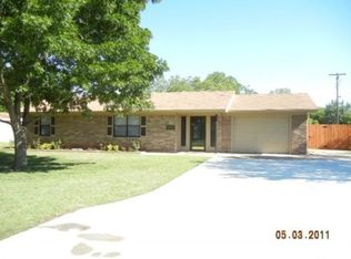 300 Love St, Marietta, OK 73448