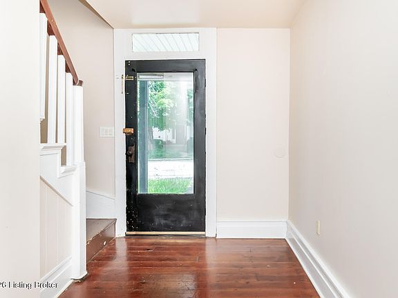 5th image of 11 E Church St