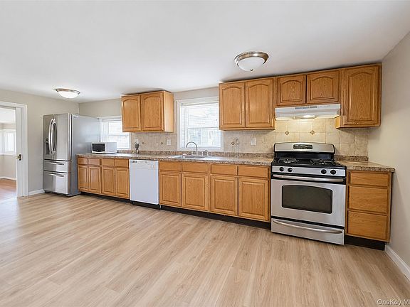 5th image of 10 Midwood Place