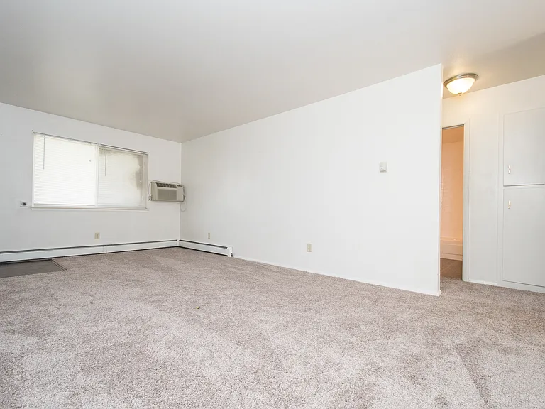 1720 Azalea Ct #7 — Photo 4
