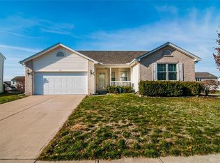 615 Chapelgate Dr, Fairborn, OH 45324
