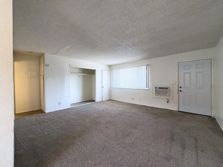 Evergreen Park Apartments — Photo 21