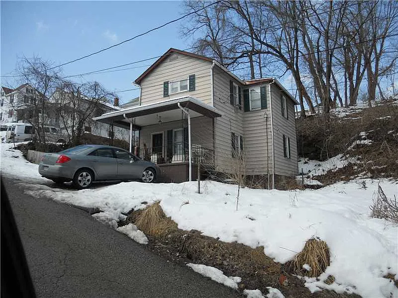 574 6th St photo 1